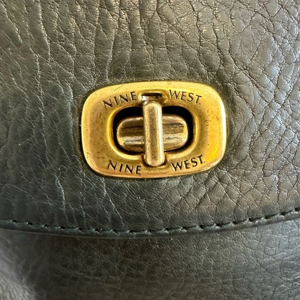 Vintage Nine West Pebbled leather small backpack GREEN - Picture 4 of 15